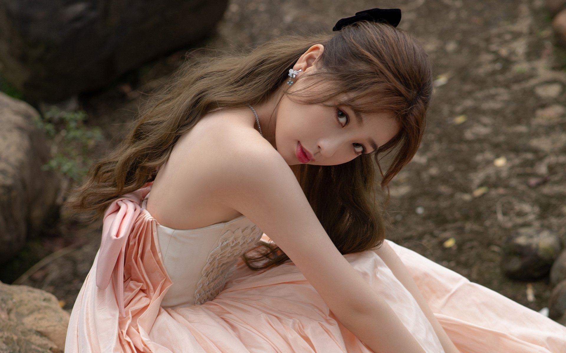 王子公园的和平致意，当摩纳哥碾压南非，阿拉巴用足球写诗