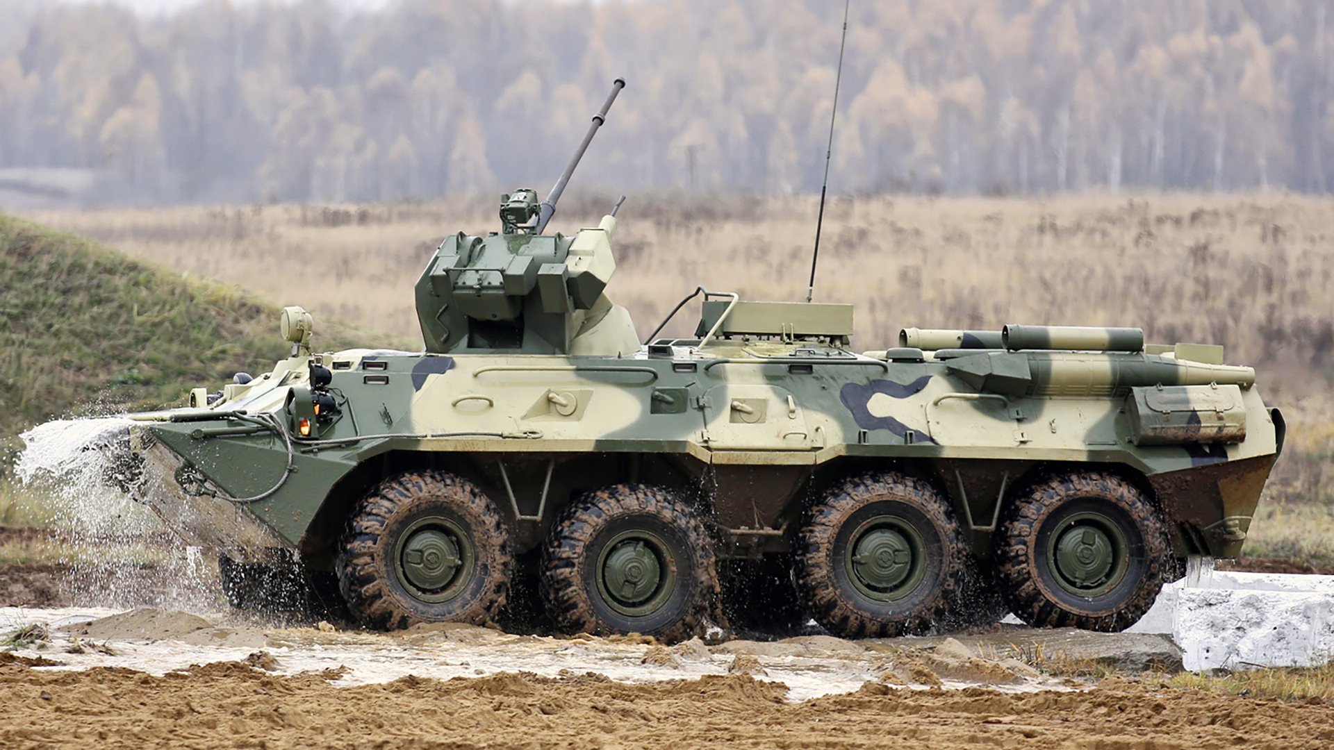 引擎轰鸣与地板回响，当F1新赛季硝烟遇上CBA铁血硬仗